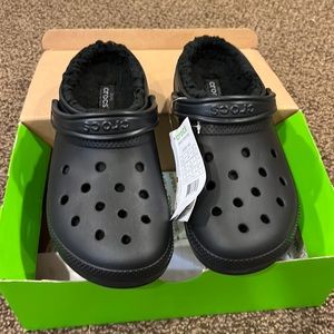 NWT Black Crocs fuzz lined clog M9/W11